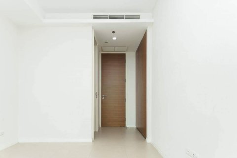 Condo in Bangkok, Thailand, 2 bedrooms  № 180847 - photo 19