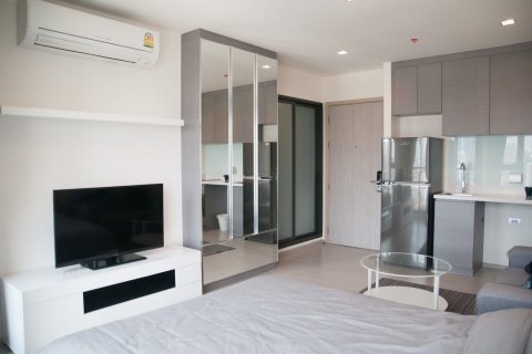Studio dans le Condo à Khlong Toei, Bangkok, Thaïlande № 145054 - photo 2