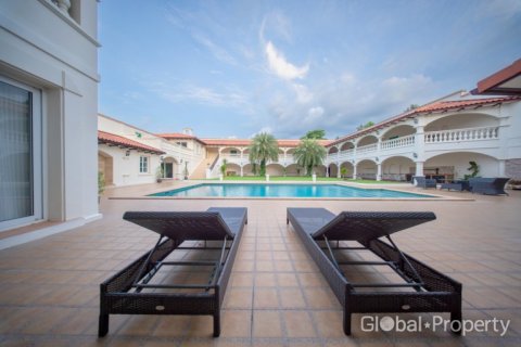 Maison à Pattaya, Thaïlande 6 chambres № 155279 - photo 4