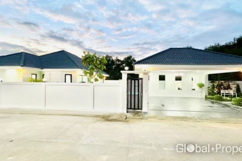 Дом в Паттайе, Таиланд с 4 спальнями № 155276 - фото 1