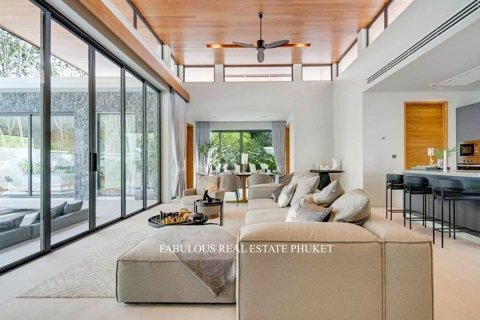 Villa in Bang Tao, Thailand 4 bedrooms № 179663 - photo 2