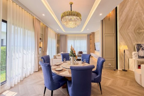 House in Bang Kapi, Bangkok, Thailand 4 bedrooms № 158266 - photo 12