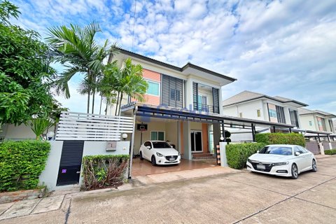 House in Pattaya, Thailand 3 bedrooms № 199583