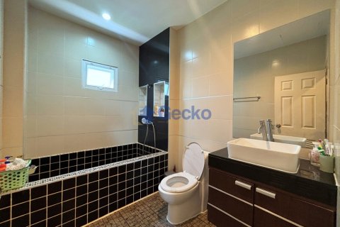 House in Pattaya, Thailand 3 bedrooms № 199583 - photo 21
