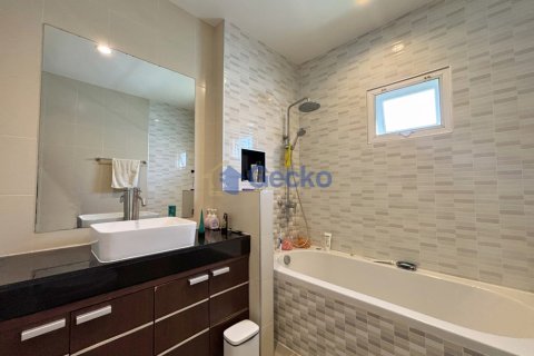 House in Pattaya, Thailand 3 bedrooms № 199583 - photo 16