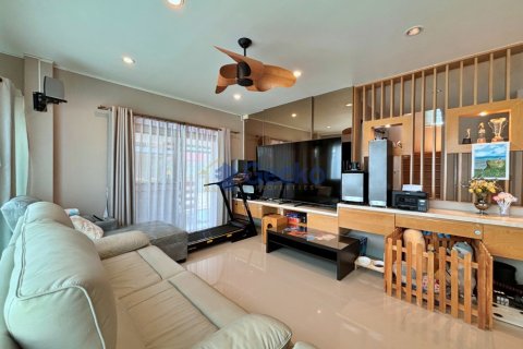 House in Pattaya, Thailand 3 bedrooms № 199583 - photo 3