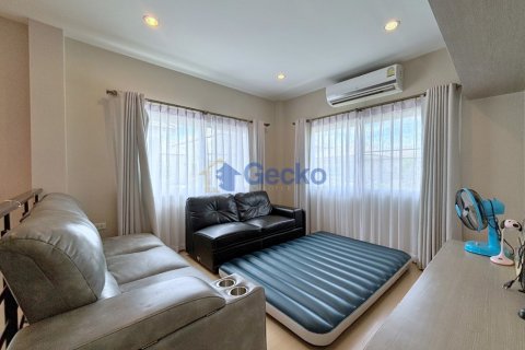 House in Pattaya, Thailand 3 bedrooms № 199583 - photo 23