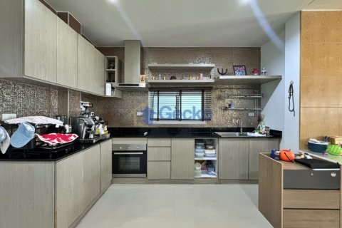 House in Pattaya, Thailand 3 bedrooms № 199583 - photo 4