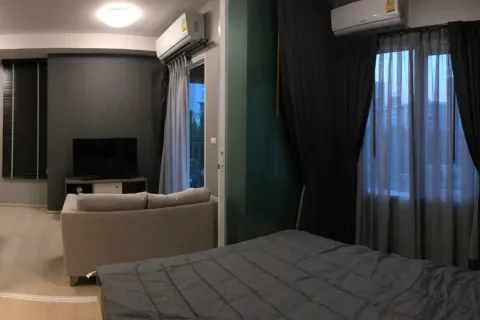 Studio dans le Condo à Huai Khwang, Bangkok, Thaïlande  № 153293 - photo 3