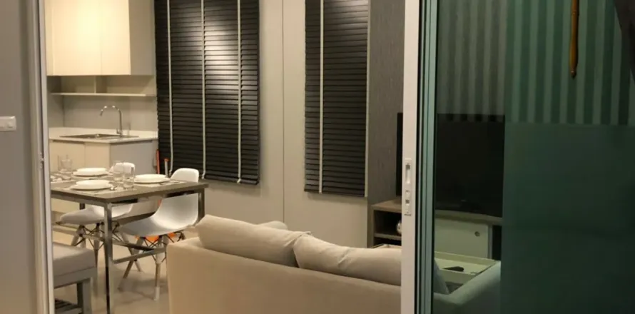 Studio dans le Condo à Huai Khwang, Bangkok, Thaïlande  № 153293