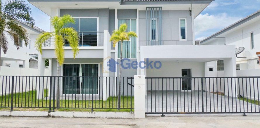 House in Pattaya, Thailand 3 bedrooms № 196967
