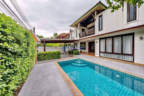 House in Pattaya, Thailand 6 bedrooms № 196965 - photo 17