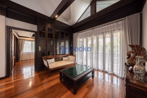 House in Pattaya, Thailand 6 bedrooms № 196965 - photo 7