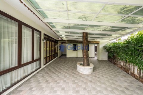 House in Pattaya, Thailand 6 bedrooms № 196965 - photo 16