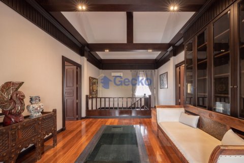 House in Pattaya, Thailand 6 bedrooms № 196965 - photo 6