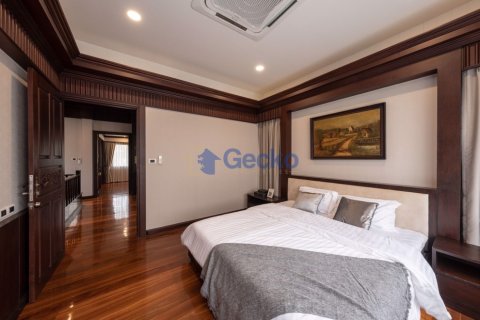 House in Pattaya, Thailand 6 bedrooms № 196965 - photo 13