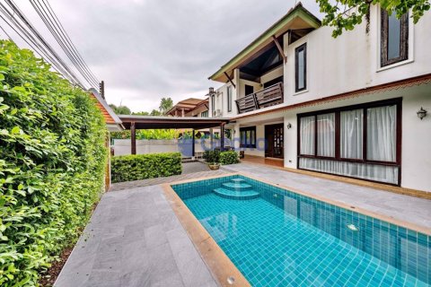 House in Pattaya, Thailand 6 bedrooms № 196965