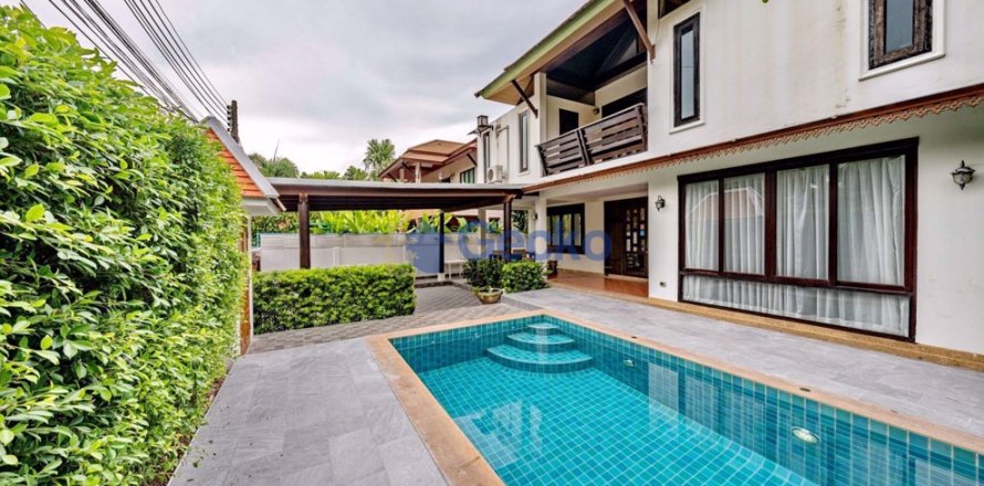 House in Pattaya, Thailand 6 bedrooms № 196965