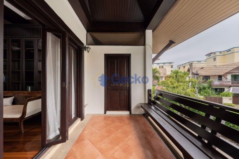 House in Pattaya, Thailand 6 bedrooms № 196965 - photo 14