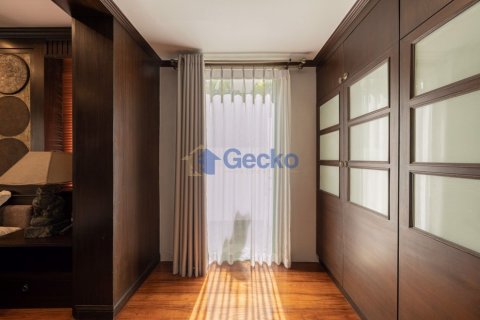House in Pattaya, Thailand 6 bedrooms № 196965 - photo 5
