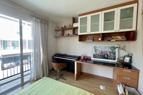Townhouse in Phra Khanong, Bangkok, Thailand 3 bedrooms № 169019 - photo 12