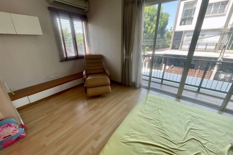 Townhouse in Phra Khanong, Bangkok, Thailand 3 bedrooms № 169019 - photo 13