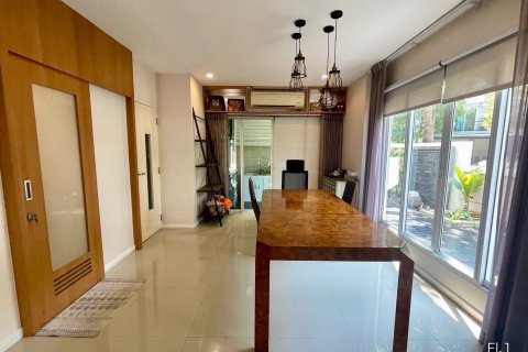 Townhouse in Phra Khanong, Bangkok, Thailand 3 bedrooms № 169019 - photo 5