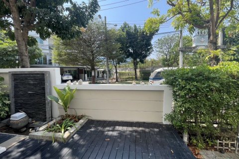 Townhouse in Phra Khanong, Bangkok, Thailand 3 bedrooms № 169019 - photo 4