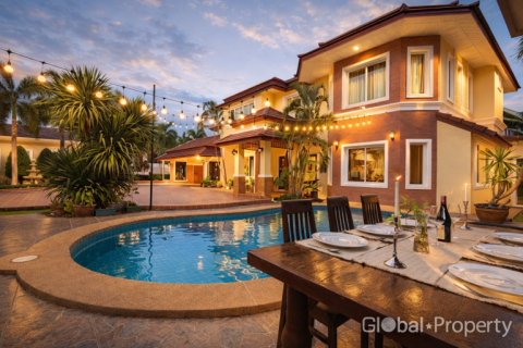 House in Pong, Thailand 5 bedrooms № 70944 - photo 2