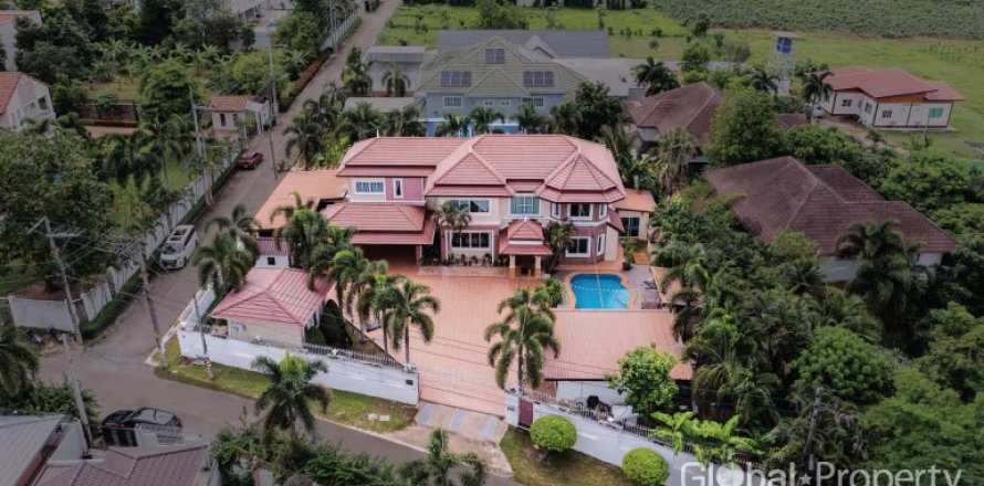 House in Pong, Thailand 5 bedrooms № 70944