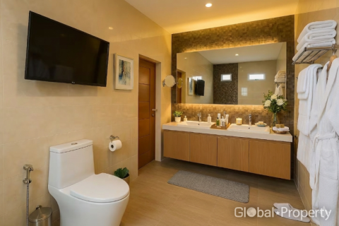 House in Pong, Thailand 5 bedrooms № 70944 - photo 17