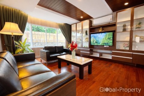 House in Pong, Thailand 5 bedrooms № 70944 - photo 8