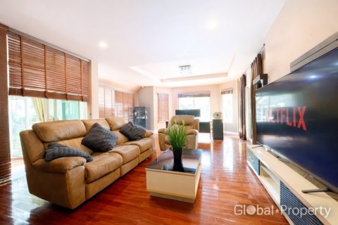 House in Pong, Thailand 5 bedrooms № 70944 - photo 9