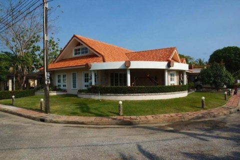 House in Klaeng, Thailand 4 bedrooms № 173253 - photo 2