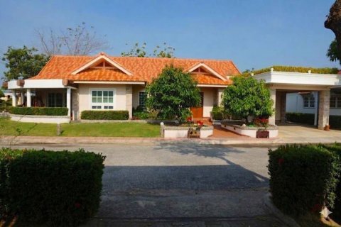 House in Klaeng, Thailand 4 bedrooms № 173253