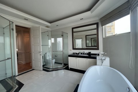 Condo à Watthana, Bangkok, Thaïlande, 4 chambres № 137311 - photo 29