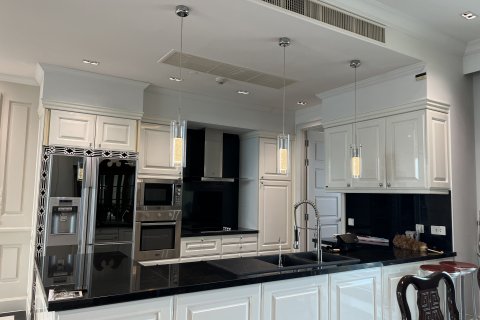 Condo à Watthana, Bangkok, Thaïlande, 4 chambres № 137311 - photo 15