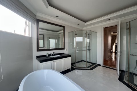Condo à Watthana, Bangkok, Thaïlande, 4 chambres № 137311 - photo 30