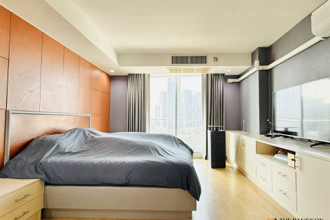 Condo in Bangkok, Thailand, 3 bedrooms № 187415 - photo 4