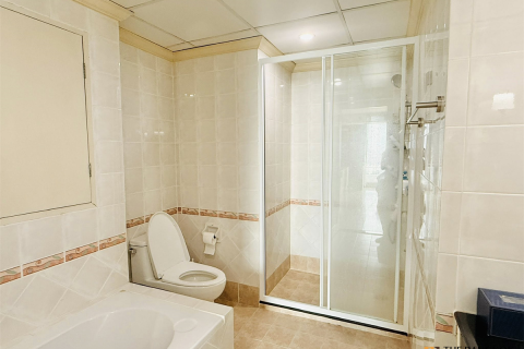 Condo in Bangkok, Thailand, 3 bedrooms № 187415 - photo 2