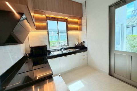 Maison à Samut Prakan, Thaïlande 4 chambres № 154949 - photo 7