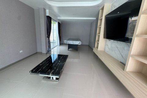Villa in Pattaya, Thailand 5 bedrooms № 138337 - photo 3