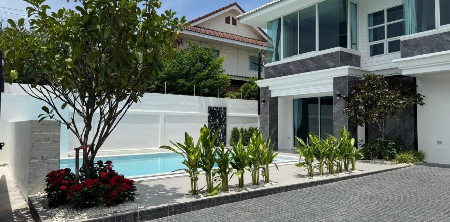 Villa in Pattaya, Thailand 5 bedrooms № 138337