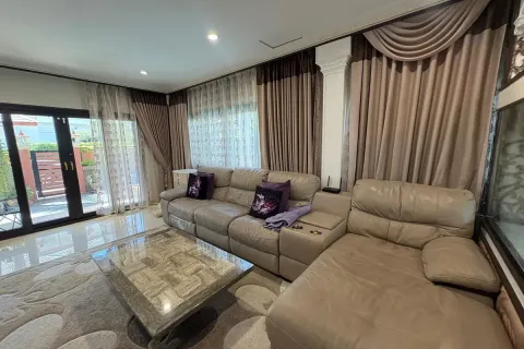 Casa de 3 dormitorios en Pattaya, Tailandia № 210576 - foto 5