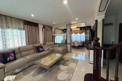 Casa de 3 dormitorios en Pattaya, Tailandia № 210576 - foto 7