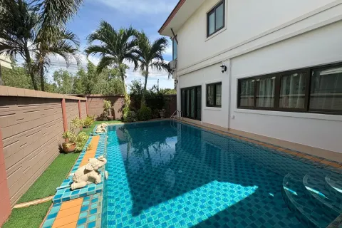 Casa de 3 dormitorios en Pattaya, Tailandia № 210576 - foto 15