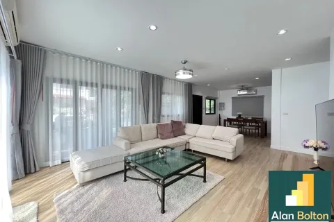 House in Pattaya, Thailand 3 bedrooms № 210580 - photo 9