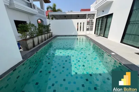 House in Pattaya, Thailand 3 bedrooms № 210580 - photo 10
