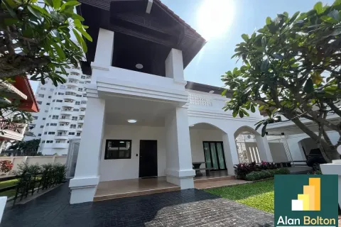 House in Pattaya, Thailand 3 bedrooms № 210580 - photo 1