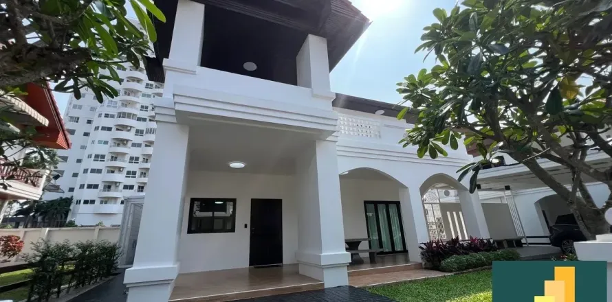 House in Pattaya, Thailand 3 bedrooms № 210580